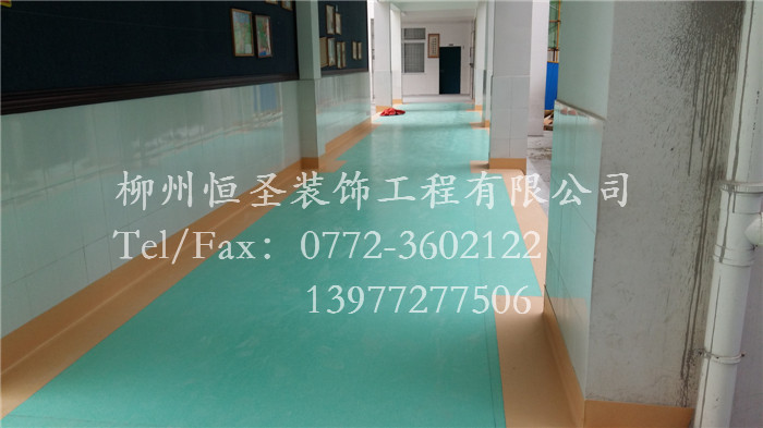柳东中心校2000平方PVC地板胶和2000平方硅PU塑胶-地板胶